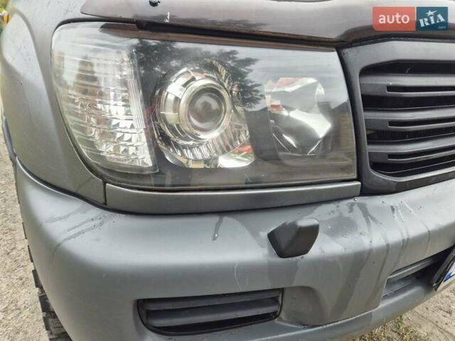 Серый Тойота Ленд Крузер, объемом двигателя 4.2 л и пробегом 453 тыс. км за 16500 $, фото 9 на Automoto.ua