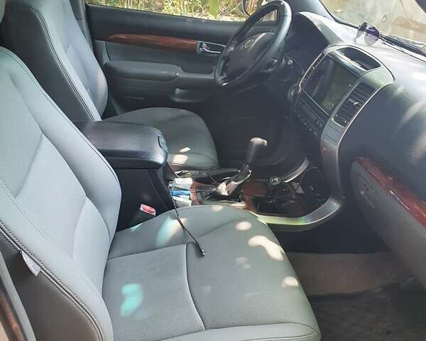 Серый Тойота Ленд Крузер, объемом двигателя 2.98 л и пробегом 327 тыс. км за 11500 $, фото 6 на Automoto.ua