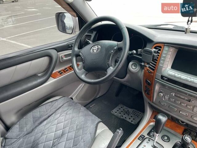 Сірий Тойота Ленд Крузер, об'ємом двигуна 4.7 л та пробігом 397 тис. км за 13699 $, фото 12 на Automoto.ua