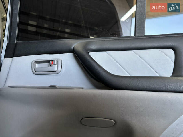 Серый Тойота Ленд Крузер, объемом двигателя 4.16 л и пробегом 20 тыс. км за 59700 $, фото 16 на Automoto.ua