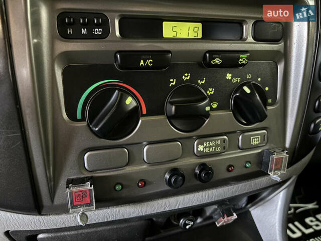 Серый Тойота Ленд Крузер, объемом двигателя 4.16 л и пробегом 20 тыс. км за 59700 $, фото 17 на Automoto.ua