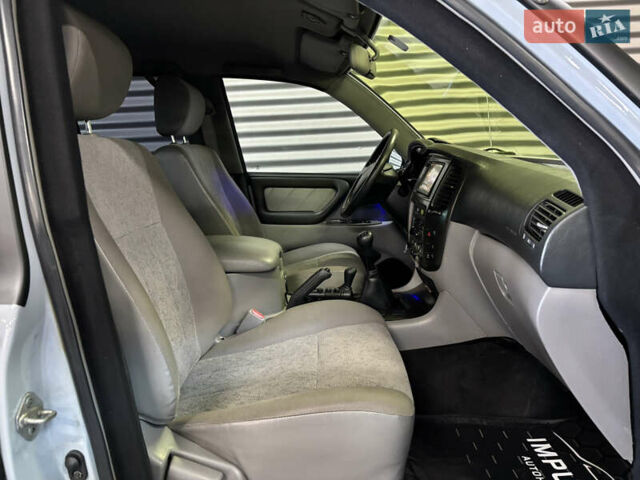 Серый Тойота Ленд Крузер, объемом двигателя 4.16 л и пробегом 20 тыс. км за 59700 $, фото 6 на Automoto.ua