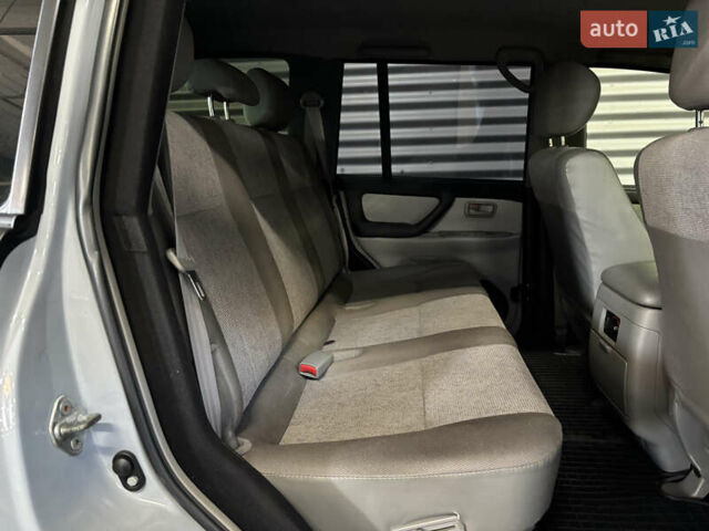 Серый Тойота Ленд Крузер, объемом двигателя 4.16 л и пробегом 20 тыс. км за 59700 $, фото 7 на Automoto.ua