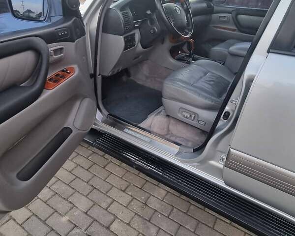 Серый Тойота Ленд Крузер, объемом двигателя 4.7 л и пробегом 270 тыс. км за 15000 $, фото 50 на Automoto.ua