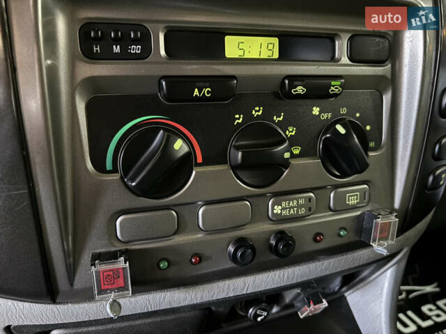 Серый Тойота Ленд Крузер, объемом двигателя 4.16 л и пробегом 20 тыс. км за 59700 $, фото 18 на Automoto.ua