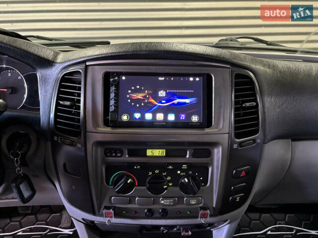 Серый Тойота Ленд Крузер, объемом двигателя 4.16 л и пробегом 20 тыс. км за 59700 $, фото 21 на Automoto.ua