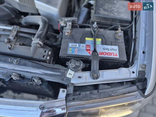 Серый Тойота Ленд Крузер, объемом двигателя 4.7 л и пробегом 270 тыс. км за 15000 $, фото 7 на Automoto.ua