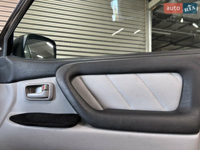 Серый Тойота Ленд Крузер, объемом двигателя 4.16 л и пробегом 20 тыс. км за 59700 $, фото 14 на Automoto.ua