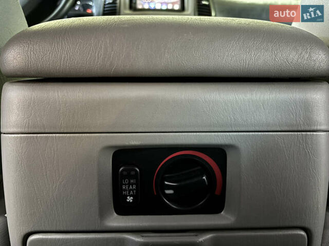 Серый Тойота Ленд Крузер, объемом двигателя 4.16 л и пробегом 20 тыс. км за 59700 $, фото 22 на Automoto.ua