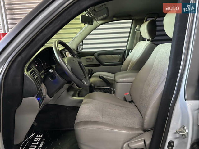 Серый Тойота Ленд Крузер, объемом двигателя 4.16 л и пробегом 20 тыс. км за 59700 $, фото 4 на Automoto.ua