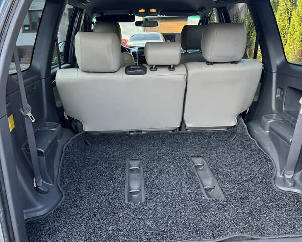 Серый Тойота Ленд Крузер, объемом двигателя 2.69 л и пробегом 311 тыс. км за 11500 $, фото 15 на Automoto.ua