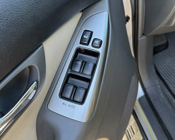 Серый Тойота Ленд Крузер, объемом двигателя 2.69 л и пробегом 311 тыс. км за 11500 $, фото 17 на Automoto.ua