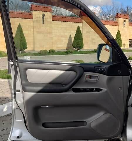 Сірий Тойота Ленд Крузер, об'ємом двигуна 4.2 л та пробігом 259 тис. км за 30000 $, фото 12 на Automoto.ua