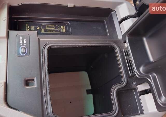 Сірий Тойота Ленд Крузер, об'ємом двигуна 4.2 л та пробігом 259 тис. км за 30000 $, фото 10 на Automoto.ua