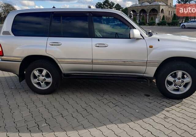 Сірий Тойота Ленд Крузер, об'ємом двигуна 4.2 л та пробігом 259 тис. км за 30000 $, фото 3 на Automoto.ua