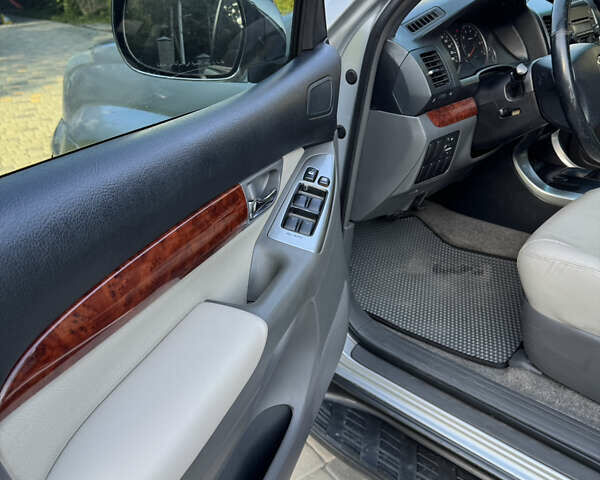 Серый Тойота Ленд Крузер, объемом двигателя 2.69 л и пробегом 311 тыс. км за 11500 $, фото 14 на Automoto.ua