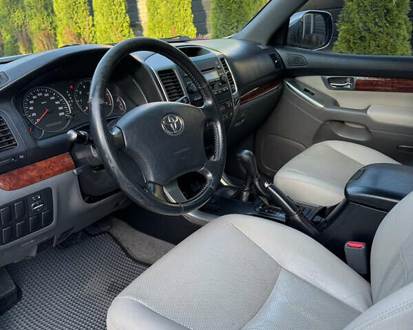 Серый Тойота Ленд Крузер, объемом двигателя 2.69 л и пробегом 311 тыс. км за 11500 $, фото 9 на Automoto.ua