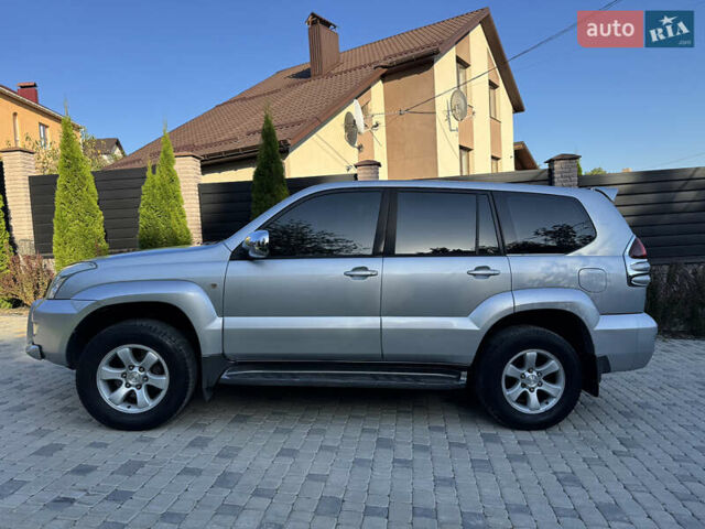 Серый Тойота Ленд Крузер, объемом двигателя 2.69 л и пробегом 311 тыс. км за 11500 $, фото 3 на Automoto.ua