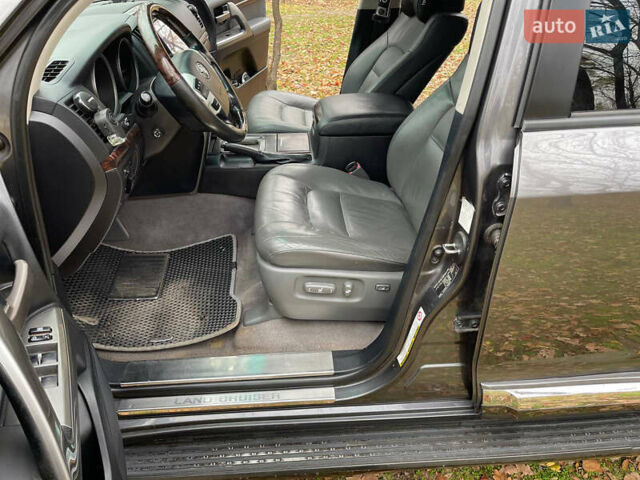 Серый Тойота Ленд Крузер, объемом двигателя 4.7 л и пробегом 352 тыс. км за 21600 $, фото 31 на Automoto.ua