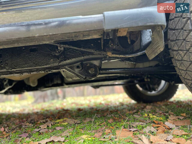 Серый Тойота Ленд Крузер, объемом двигателя 4.7 л и пробегом 352 тыс. км за 21600 $, фото 28 на Automoto.ua