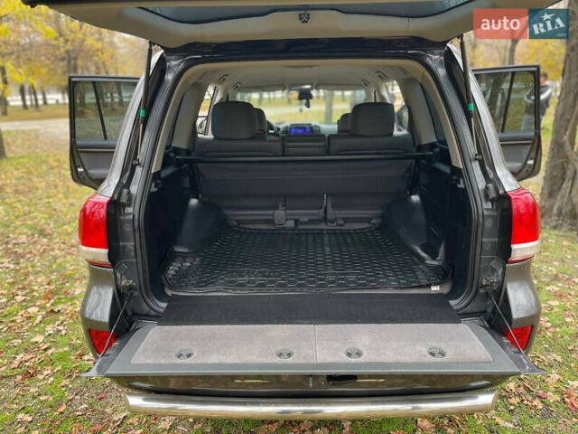 Серый Тойота Ленд Крузер, объемом двигателя 4.7 л и пробегом 352 тыс. км за 21600 $, фото 24 на Automoto.ua