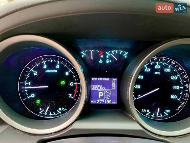 Серый Тойота Ленд Крузер, объемом двигателя 5.66 л и пробегом 275 тыс. км за 16999 $, фото 33 на Automoto.ua