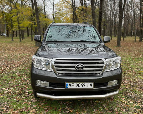 Серый Тойота Ленд Крузер, объемом двигателя 4.7 л и пробегом 352 тыс. км за 21600 $, фото 2 на Automoto.ua