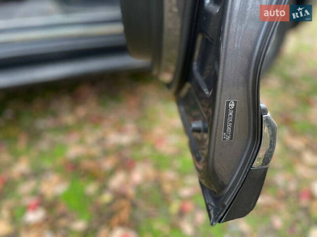 Серый Тойота Ленд Крузер, объемом двигателя 4.7 л и пробегом 352 тыс. км за 21600 $, фото 41 на Automoto.ua