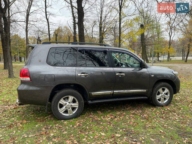 Серый Тойота Ленд Крузер, объемом двигателя 4.7 л и пробегом 352 тыс. км за 21600 $, фото 3 на Automoto.ua