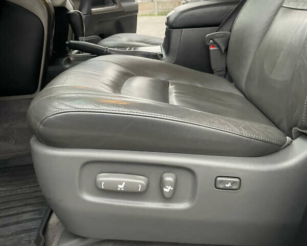 Сірий Тойота Ленд Крузер, об'ємом двигуна 4.7 л та пробігом 139 тис. км за 33500 $, фото 25 на Automoto.ua