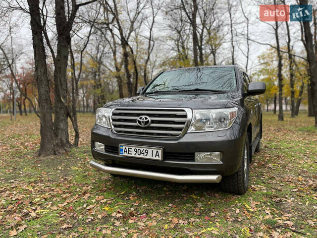 Серый Тойота Ленд Крузер, объемом двигателя 4.7 л и пробегом 352 тыс. км за 21600 $, фото 9 на Automoto.ua