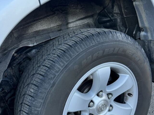 Серый Тойота Ленд Крузер, объемом двигателя 3 л и пробегом 274 тыс. км за 18300 $, фото 5 на Automoto.ua