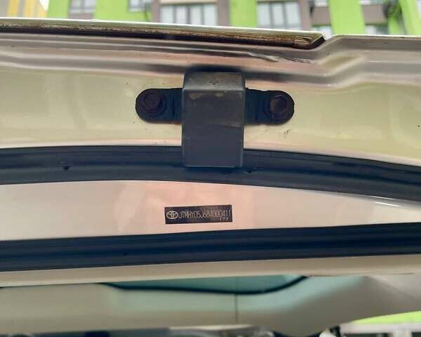 Серый Тойота Ленд Крузер, объемом двигателя 5.66 л и пробегом 275 тыс. км за 16999 $, фото 40 на Automoto.ua