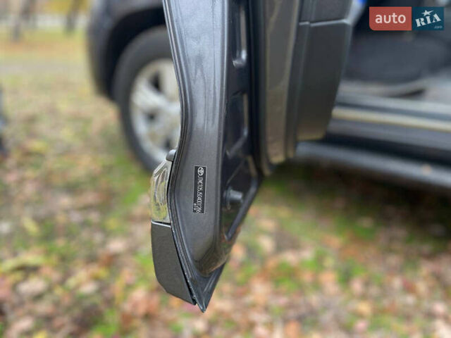 Серый Тойота Ленд Крузер, объемом двигателя 4.7 л и пробегом 352 тыс. км за 21600 $, фото 37 на Automoto.ua