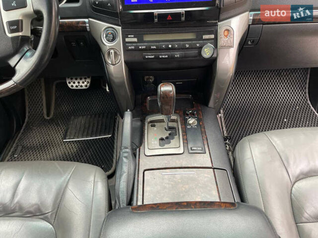 Серый Тойота Ленд Крузер, объемом двигателя 4.7 л и пробегом 352 тыс. км за 21600 $, фото 22 на Automoto.ua