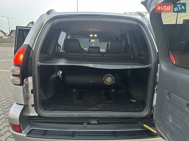 Сірий Тойота Ленд Крузер, об'ємом двигуна 3.96 л та пробігом 280 тис. км за 13900 $, фото 41 на Automoto.ua