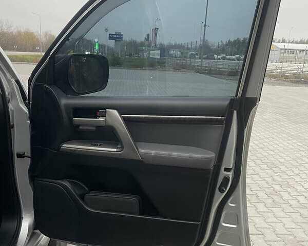 Сірий Тойота Ленд Крузер, об'ємом двигуна 4.7 л та пробігом 139 тис. км за 33500 $, фото 15 на Automoto.ua