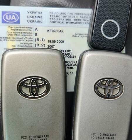 Серый Тойота Ленд Крузер, объемом двигателя 5.66 л и пробегом 275 тыс. км за 16999 $, фото 35 на Automoto.ua