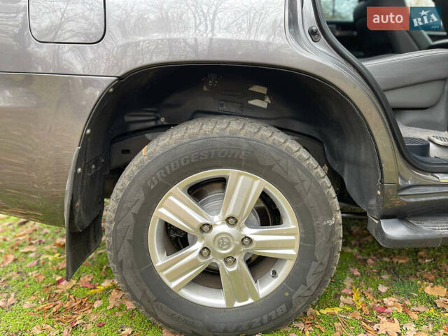 Серый Тойота Ленд Крузер, объемом двигателя 4.7 л и пробегом 352 тыс. км за 21600 $, фото 13 на Automoto.ua