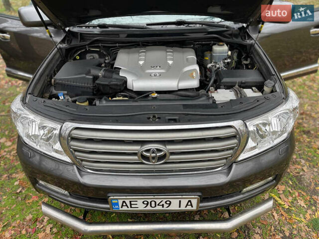 Серый Тойота Ленд Крузер, объемом двигателя 4.7 л и пробегом 352 тыс. км за 21600 $, фото 35 на Automoto.ua