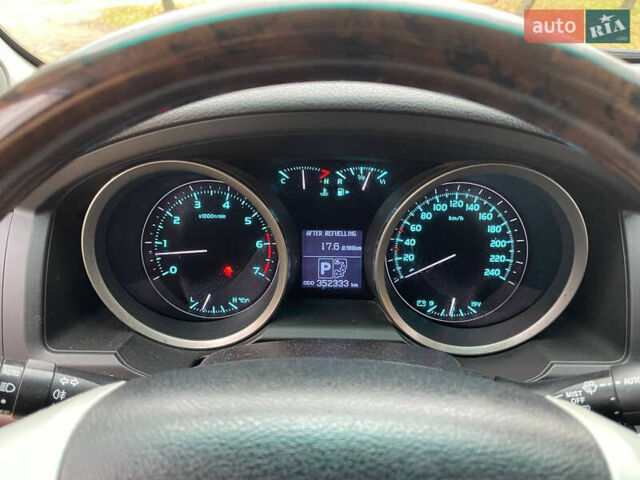 Серый Тойота Ленд Крузер, объемом двигателя 4.7 л и пробегом 352 тыс. км за 21600 $, фото 33 на Automoto.ua