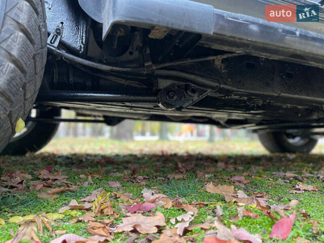 Серый Тойота Ленд Крузер, объемом двигателя 4.7 л и пробегом 352 тыс. км за 21600 $, фото 14 на Automoto.ua