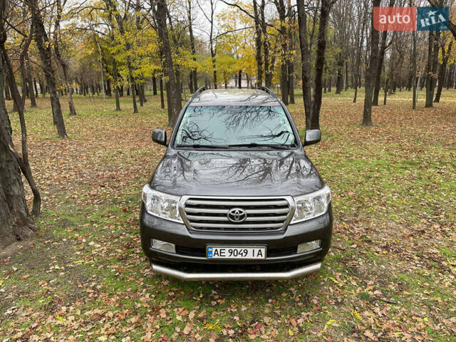 Серый Тойота Ленд Крузер, объемом двигателя 4.7 л и пробегом 352 тыс. км за 21600 $, фото 11 на Automoto.ua