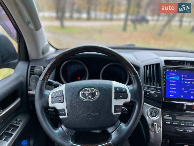 Серый Тойота Ленд Крузер, объемом двигателя 4.7 л и пробегом 352 тыс. км за 21600 $, фото 20 на Automoto.ua