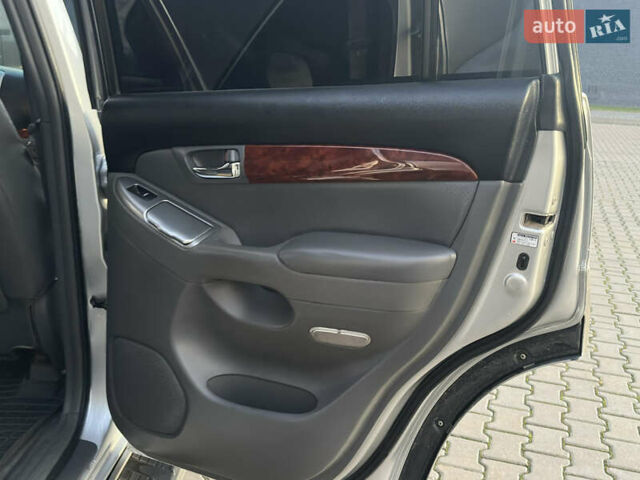 Сірий Тойота Ленд Крузер, об'ємом двигуна 3.96 л та пробігом 280 тис. км за 13900 $, фото 39 на Automoto.ua