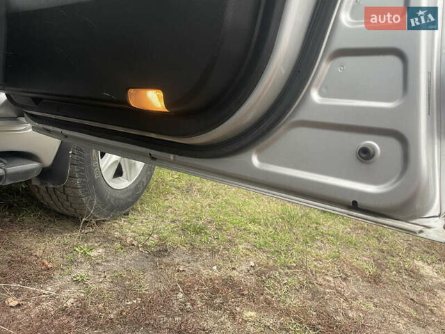 Сірий Тойота Ленд Крузер, об'ємом двигуна 4.7 л та пробігом 139 тис. км за 33500 $, фото 20 на Automoto.ua