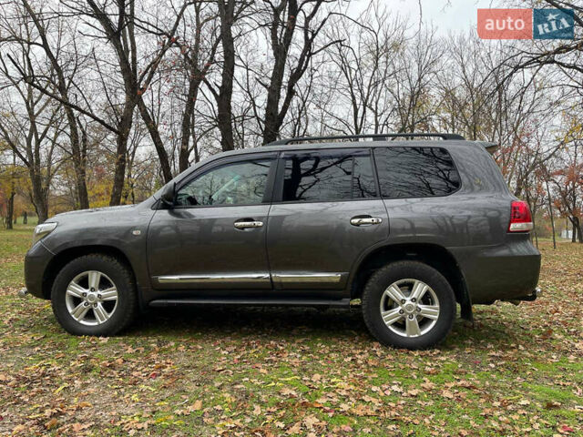 Серый Тойота Ленд Крузер, объемом двигателя 4.7 л и пробегом 352 тыс. км за 21600 $, фото 7 на Automoto.ua