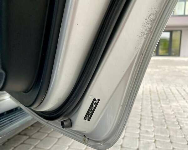 Серый Тойота Ленд Крузер, объемом двигателя 5.66 л и пробегом 275 тыс. км за 16999 $, фото 14 на Automoto.ua