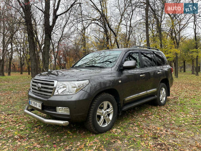 Серый Тойота Ленд Крузер, объемом двигателя 4.7 л и пробегом 352 тыс. км за 21600 $, фото 8 на Automoto.ua