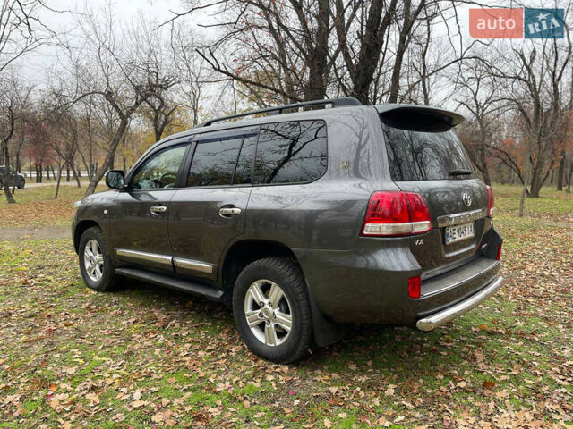 Серый Тойота Ленд Крузер, объемом двигателя 4.7 л и пробегом 352 тыс. км за 21600 $, фото 6 на Automoto.ua